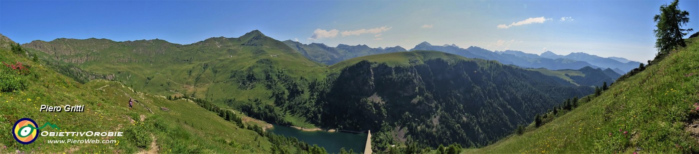 27 Vista sui pascoli Baita Minchuchi, Lago di Valmora, regione del San Marco.jpg